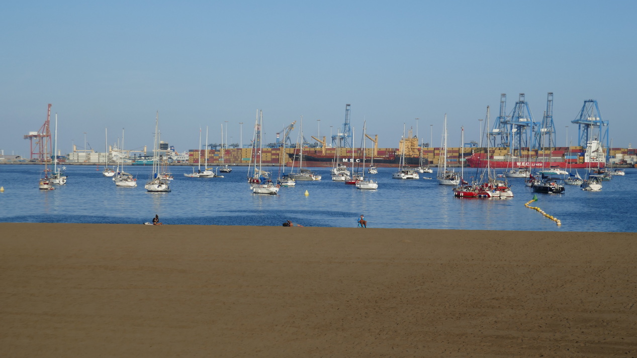 01. Las Palmas, la plage de Alcaravaneras et le mouillage